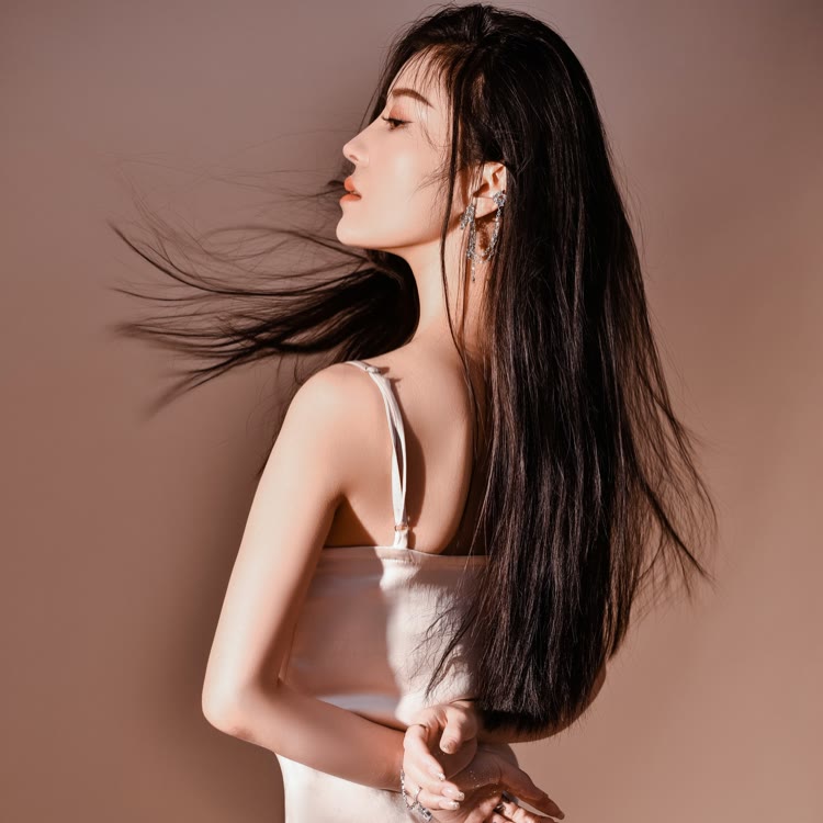 歌手佩佩 （唐薇）