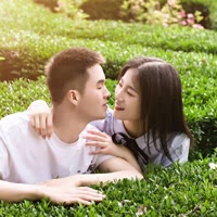 晓然与君儿（哺乳期）