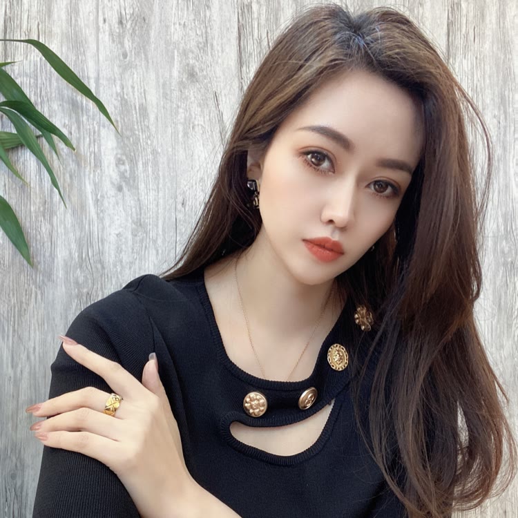 大富豪皮草-燕子12点直播