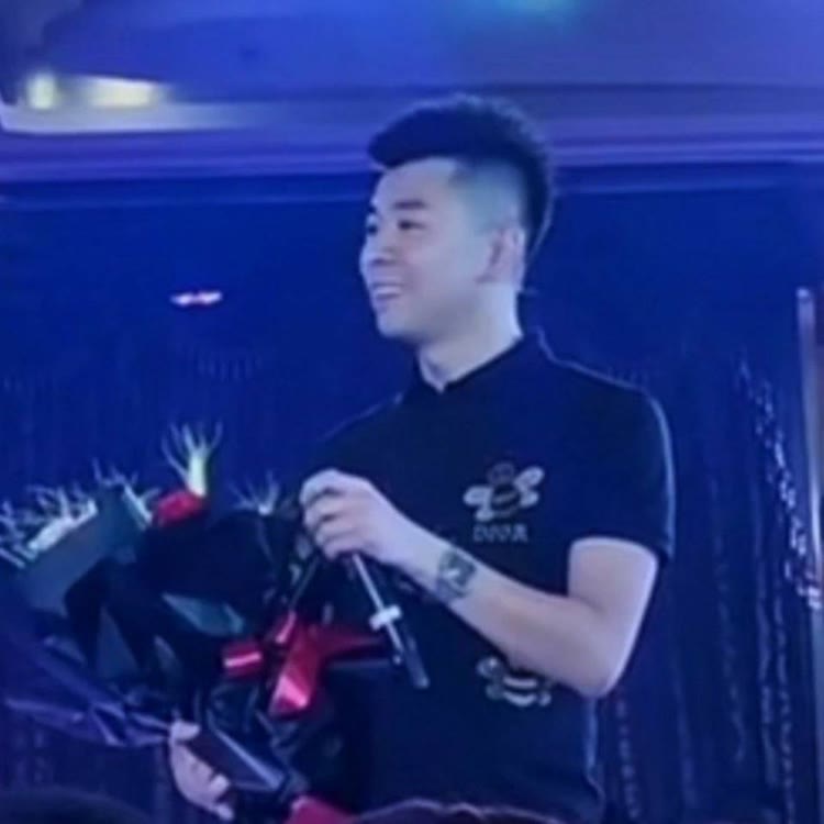 B哥（车水马龙）
