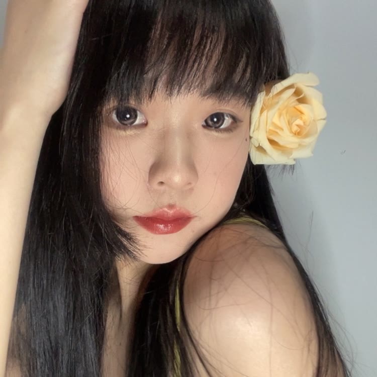 假装画画的小贝~