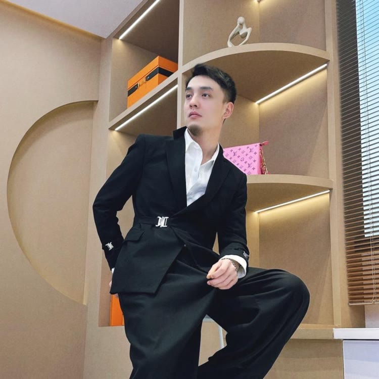J诚小众欧货设计师女装