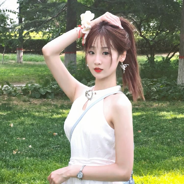 是露西老师呀