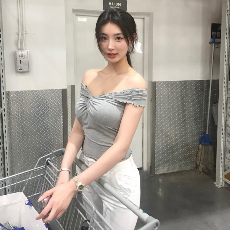 王语会。