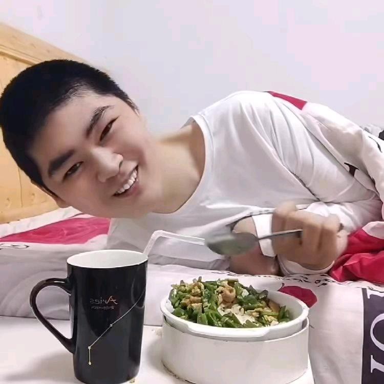 阳光男孩🐉乐乐🐉