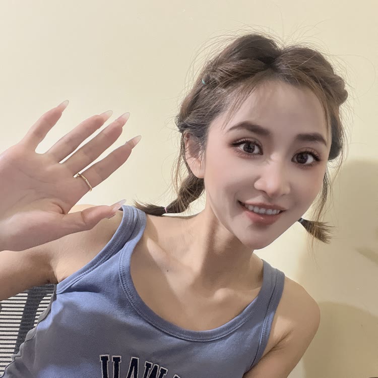 爱踢毽子的小月亮