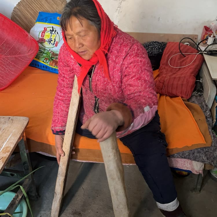 坚强的老妈（晚七点）