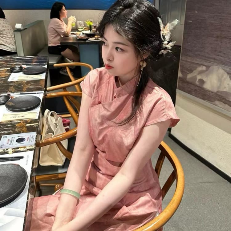 粉色袍袍