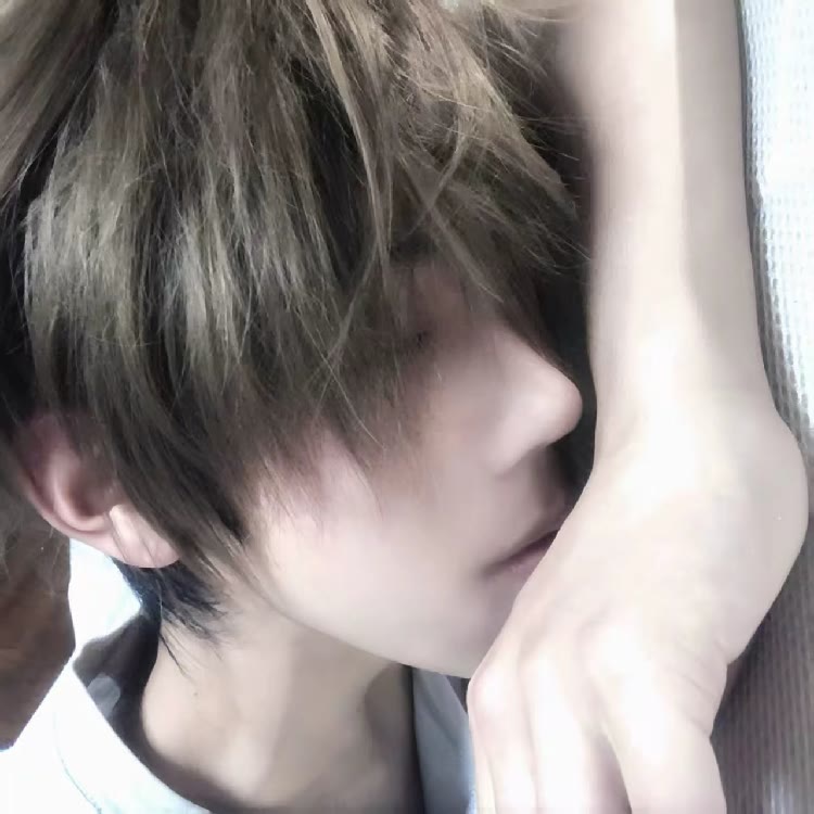 暗穿【馒头电竞】