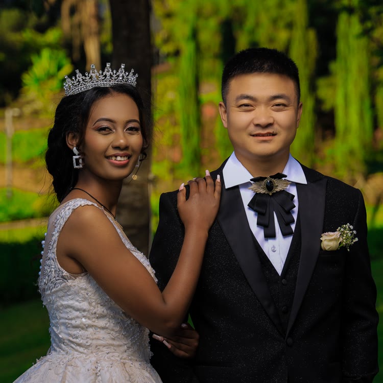 大鹏与凯莉的幸福生活