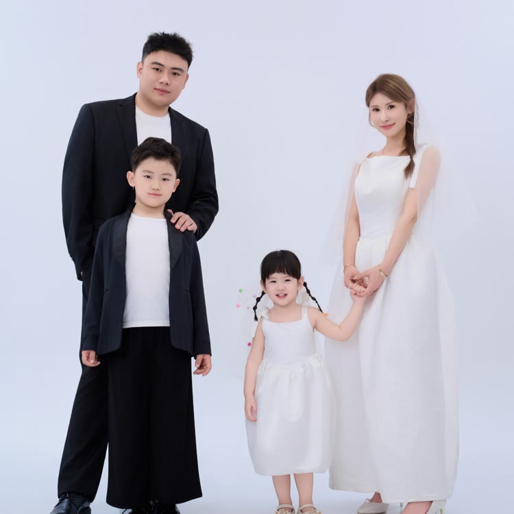 滕滕包包三胎生活