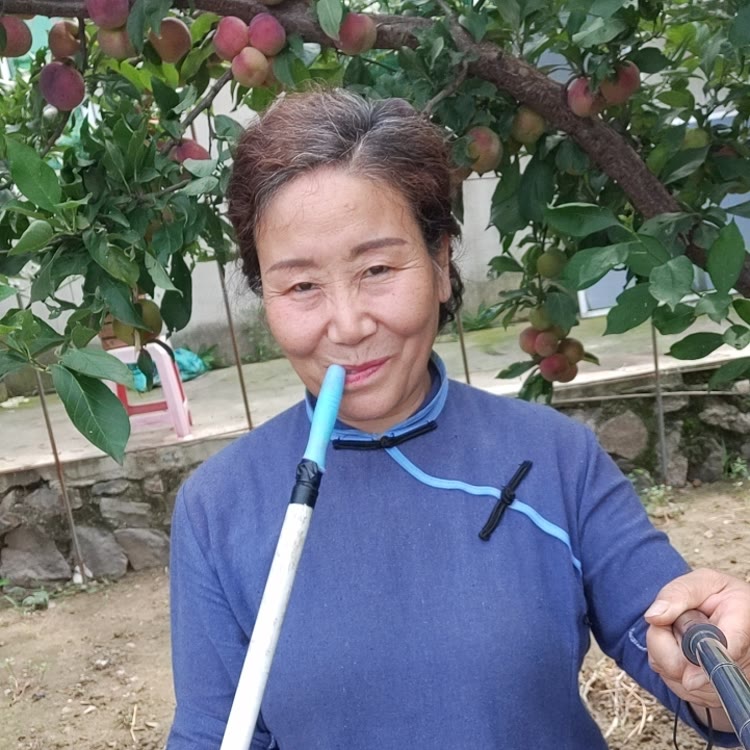 快手生活排行榜第23名正能量郭姐,新榜指数894.2651954487886,新增作品数6,播放数94.36w,点赞数1.86w,评论数1464,分享数3527,新增粉丝数1.02w,累计粉丝数530.82w