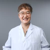 快手健康排行榜第15名中医肝病陈燕力医生,新榜指数726.9596522123225,新增作品数2,播放数11.68w,点赞数5451,评论数126,分享数400,新增粉丝数1752,累计粉丝数42.01w