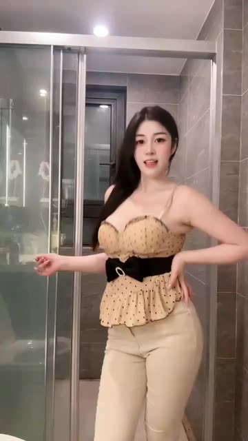 🚪厌世小猫咪 #甜妹  #谁穿谁好看