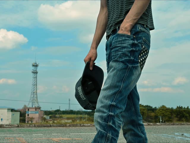 以前我很排斥穿皮鞋，觉得皮鞋都是中年人穿的，直到…… #氛围感 #穿搭 #JGone